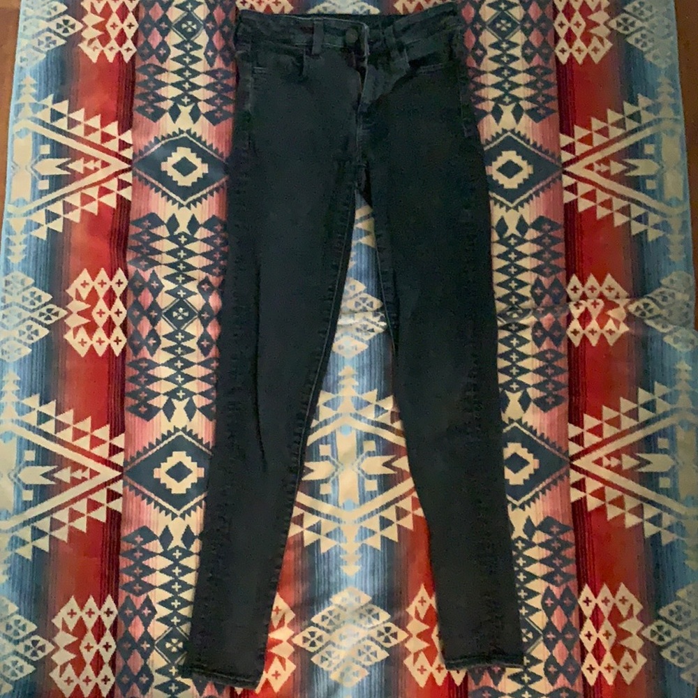 Gently used AMERICAN EAGLE skinny jeans! 🤩